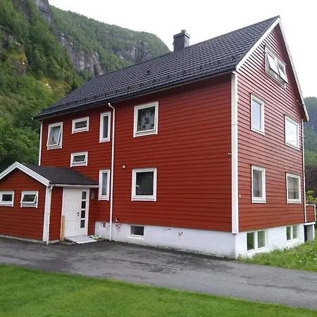 Dale Family & Vacation Homes Apartment